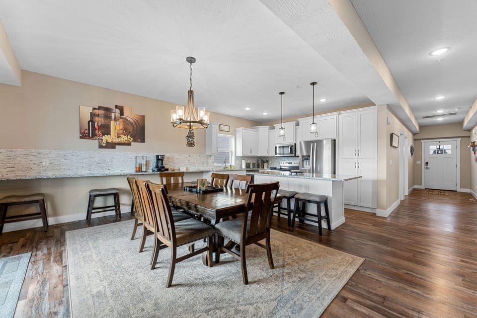 Main Level - Full Kitchen & Dining Area