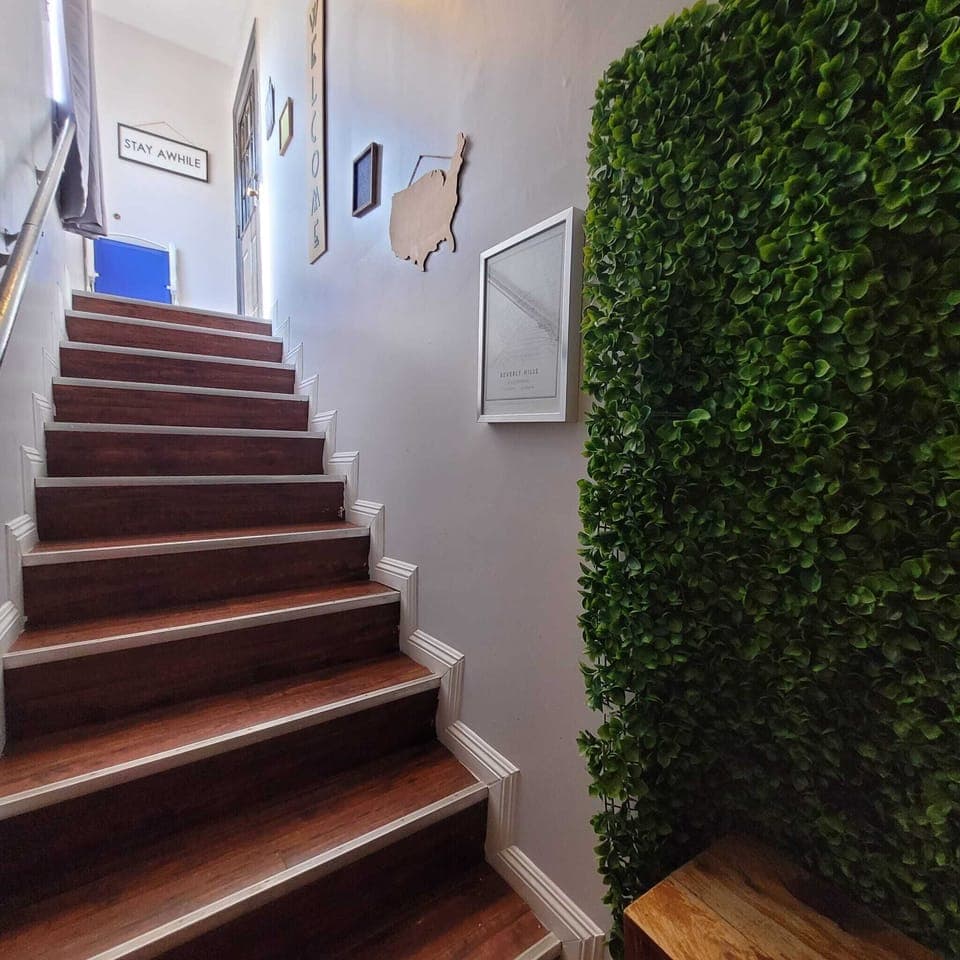 Stair/hallway