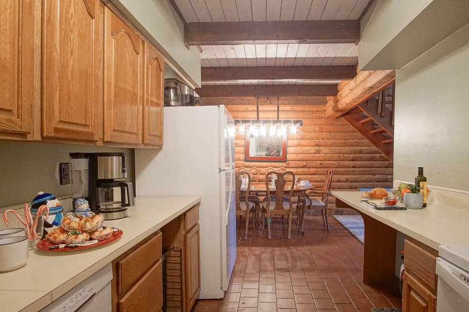 Full kitchen