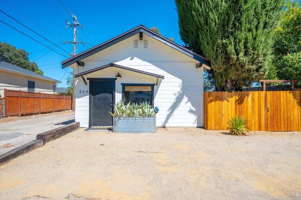 Fifth Street Cottage (1406)