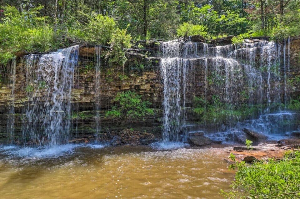 hike to the waterfall !