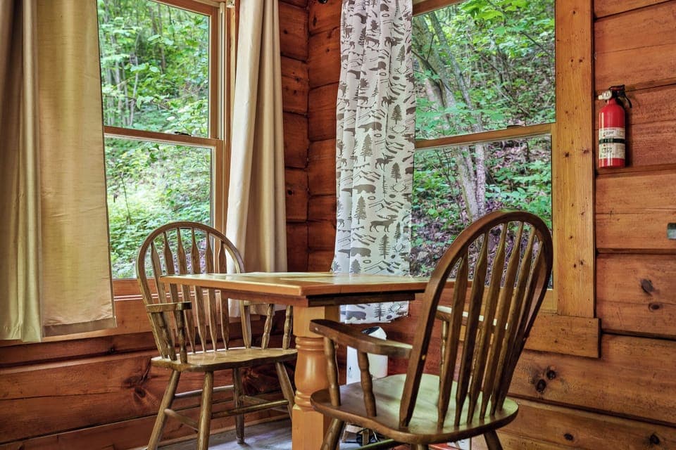 Home-cooked meals + WiFi + forest views = the perfect combo.