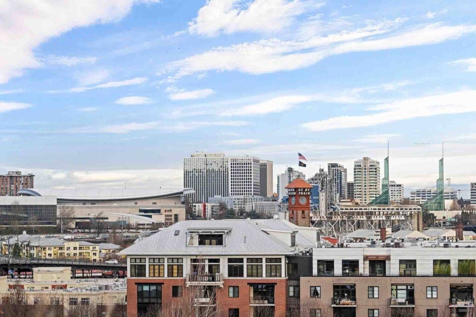 This rental is a short distance from the MODA Center. While staying at Crane Penthouse guests can see a Trailblazers game or a massive concert.