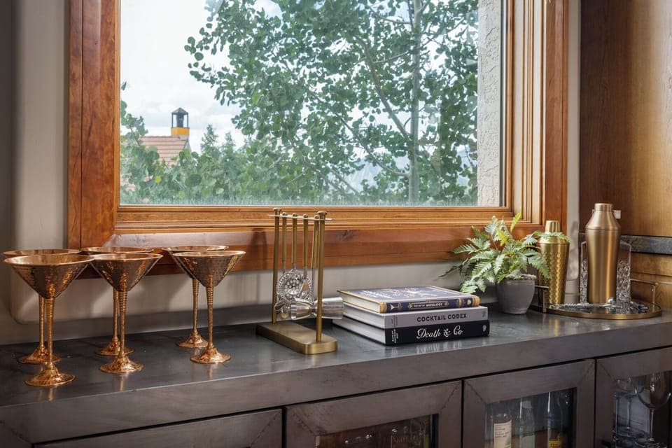 Dining Room - French doors provide access to the deck