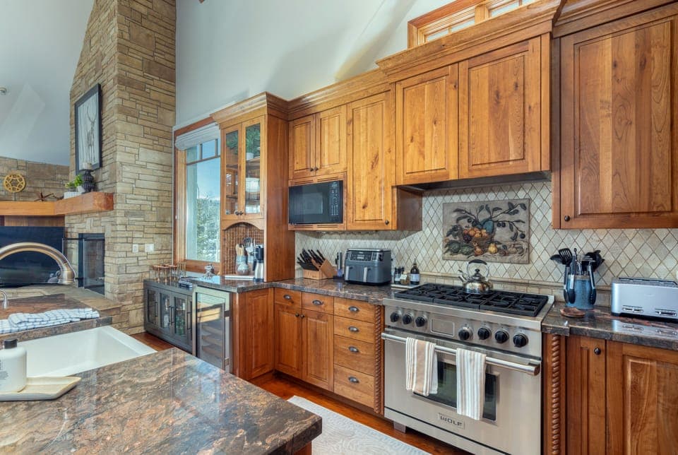 Kitchen - Fully-equipped and spacious kitchen