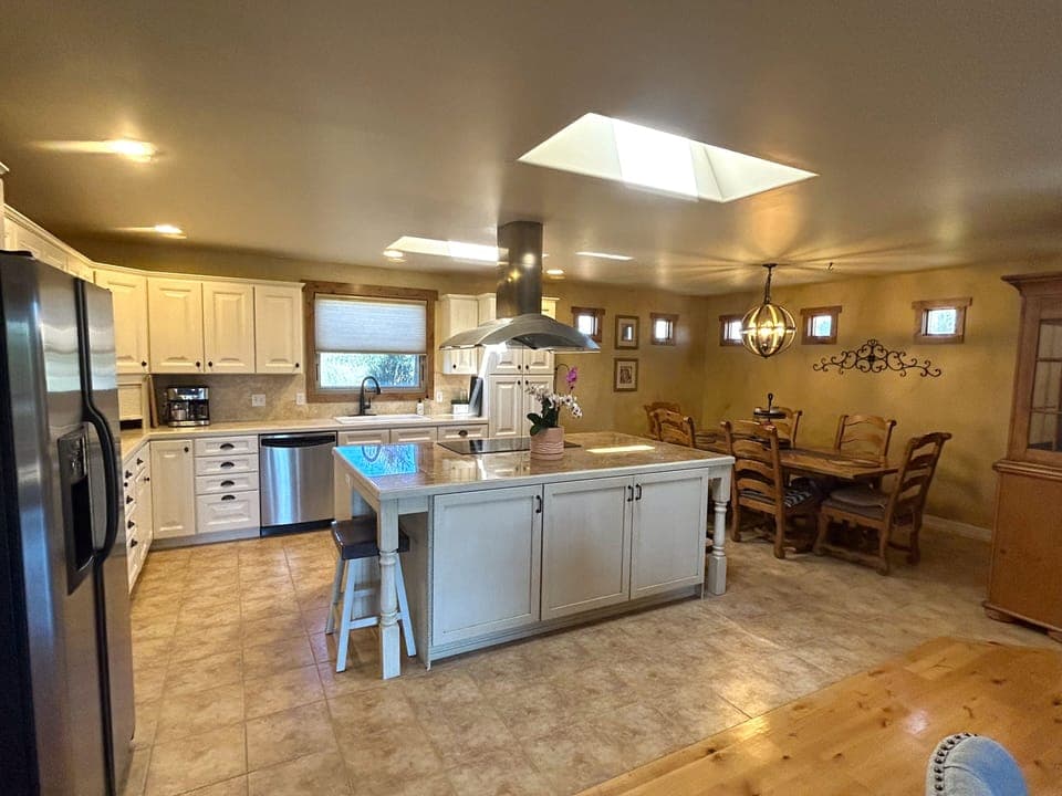 Spacious area for entertaining, or just hanging.