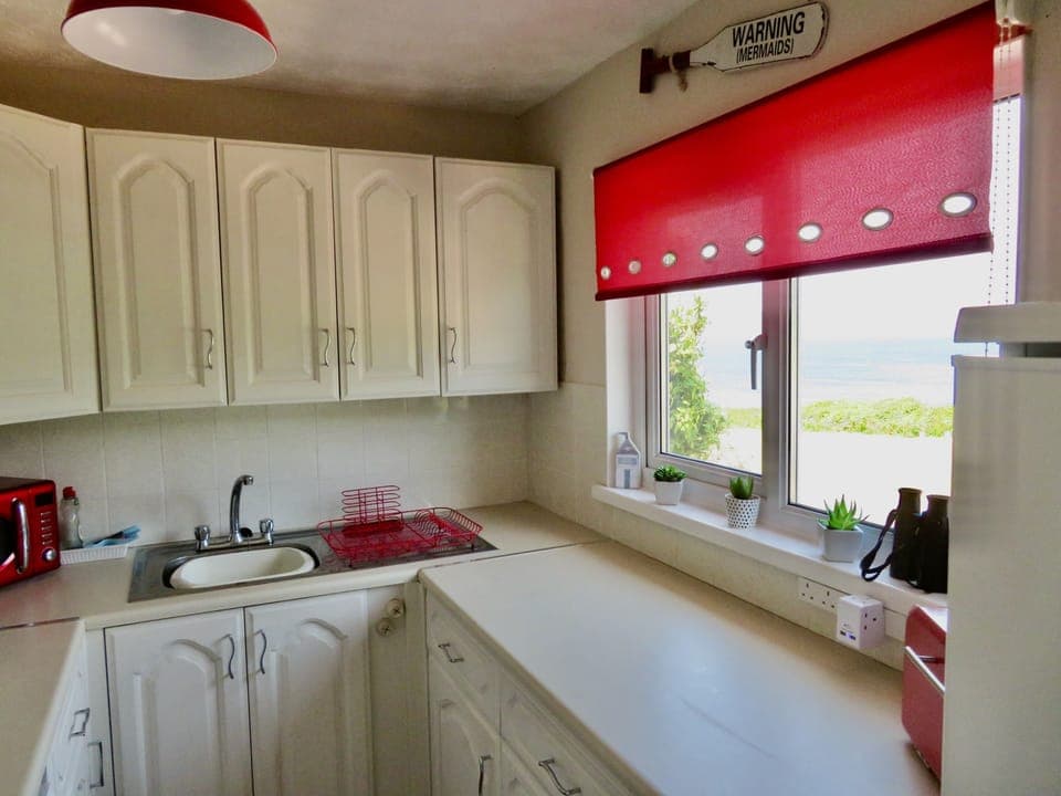 Fully equipped kitchen with washing machine.