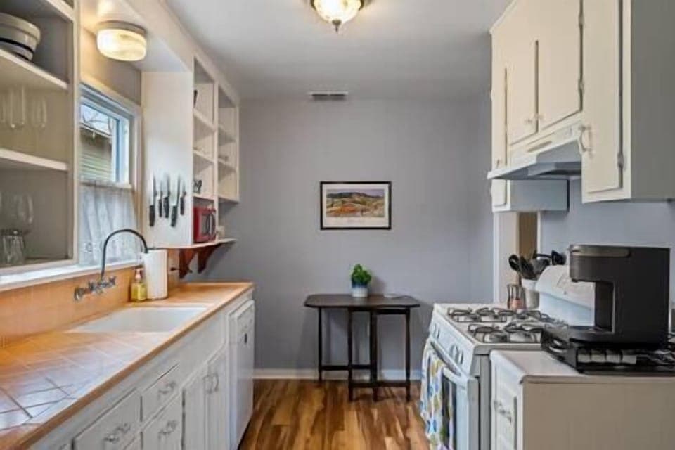 Vintage touches and fully stocked kitchen!