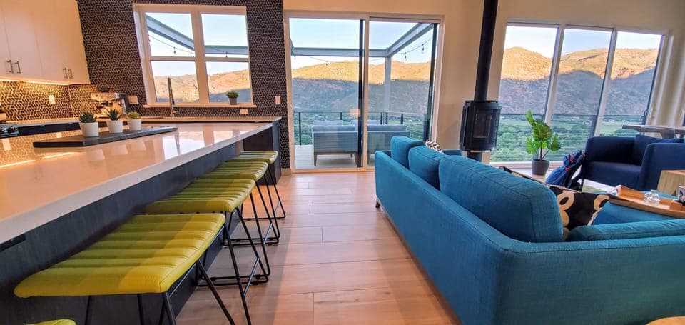 Living room 2v