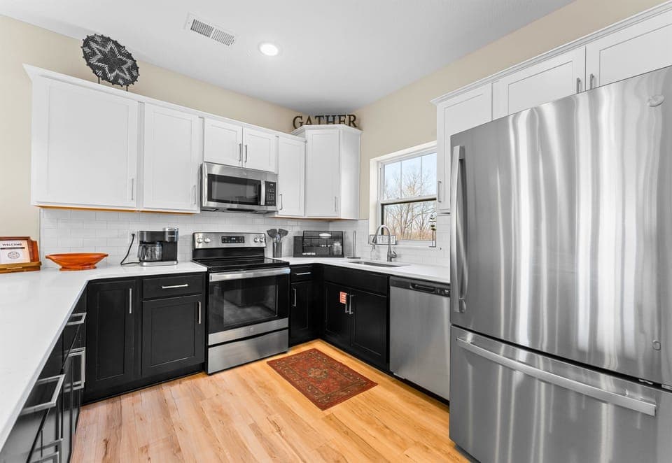 The kitchen has everything you need to whip up a delicious meal, with modern appliances and plenty of counter space.