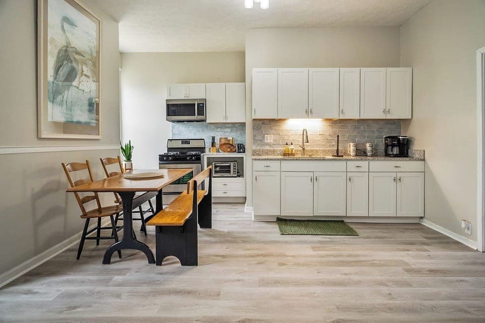 Unit 42: Come and enjoy your meal in our functional dining area! 