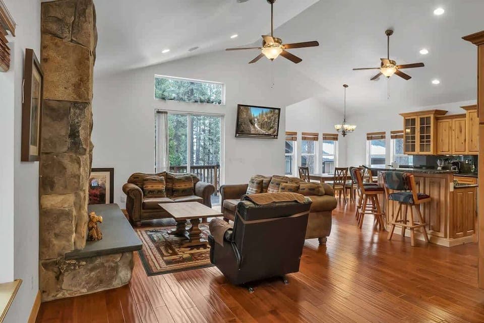 A bright and open main living space provides all you and your group need for relaxing and entertaining.