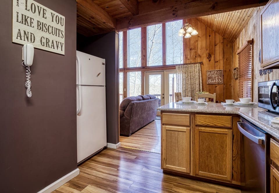 Cabin in Wears Valley "Autumn Colors" - Fully furnished kitchen