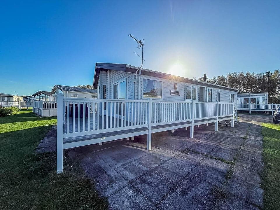 6 berth lodge with full decking in Hunstanton