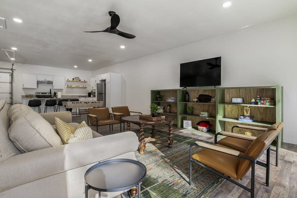 Living area- gameroom