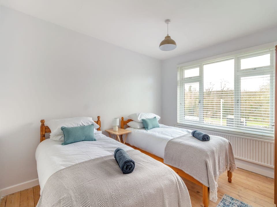 Twin bedroom | Ty Cwtch, Seven Sisters Neath, near Swansea