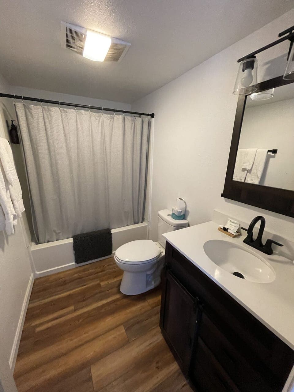 Cabin202120Bathroom