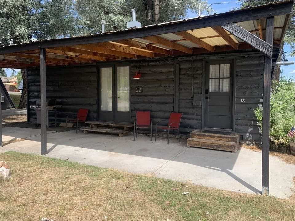 Cabin202220Exterior