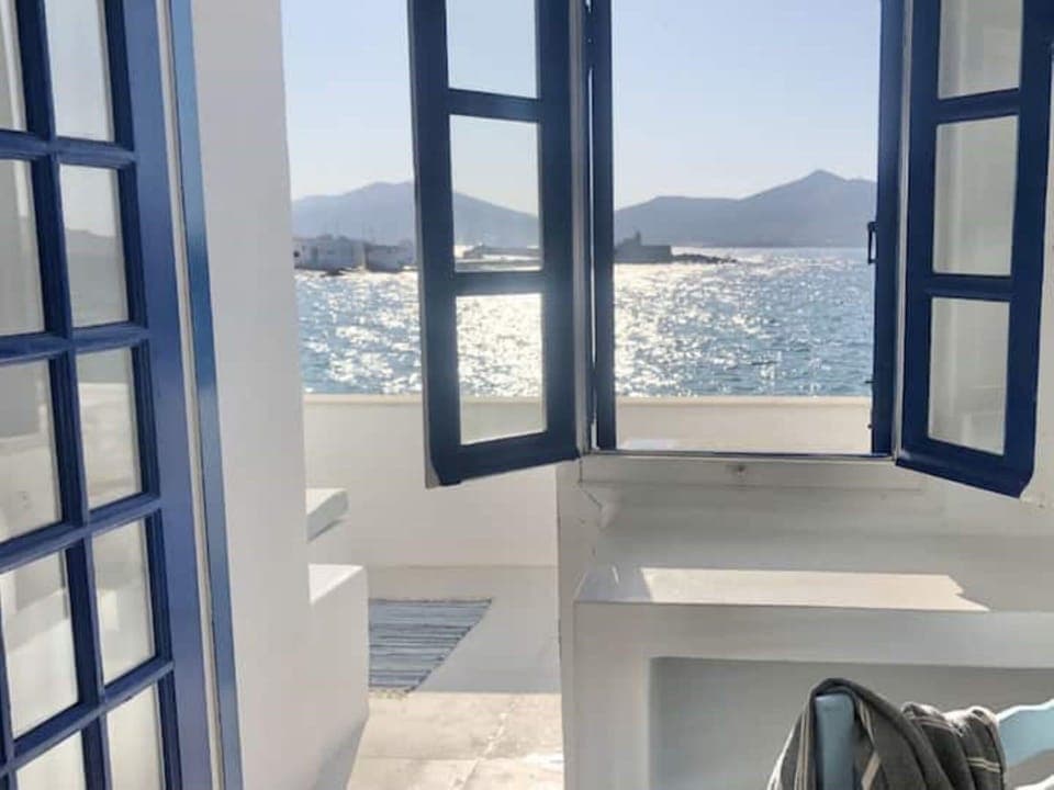 Casa Medusa: a seafront studio in Naoussa - the view