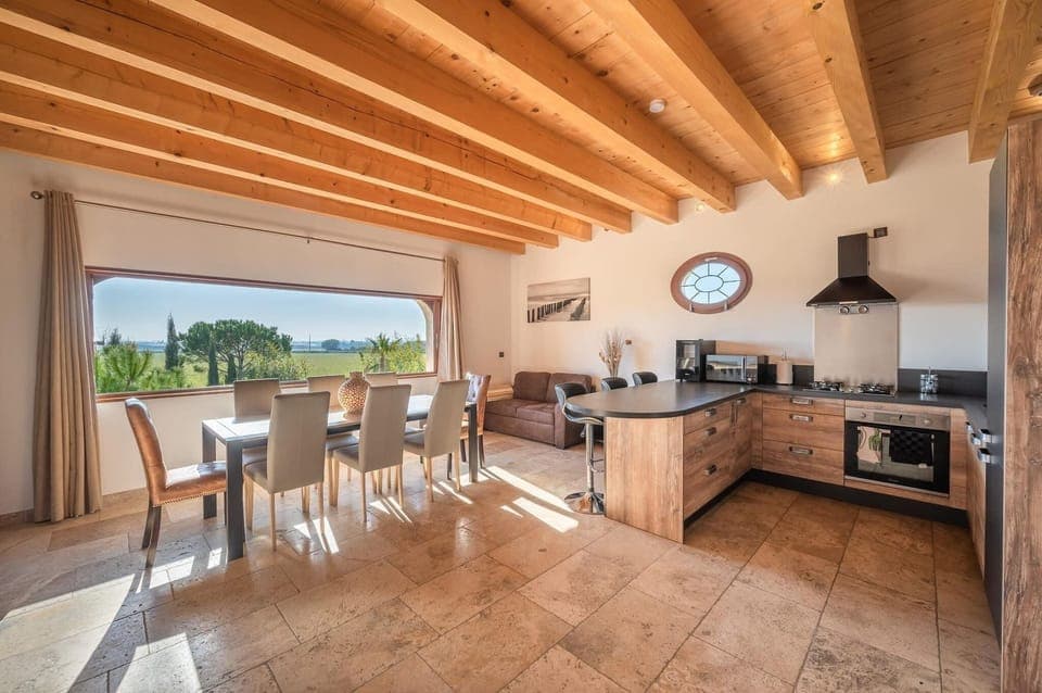 MOULÈS vacation rental, house to rent with all comfort, kitchen for 10 people. Online reservation with Plaisirs & Maisons de Provence