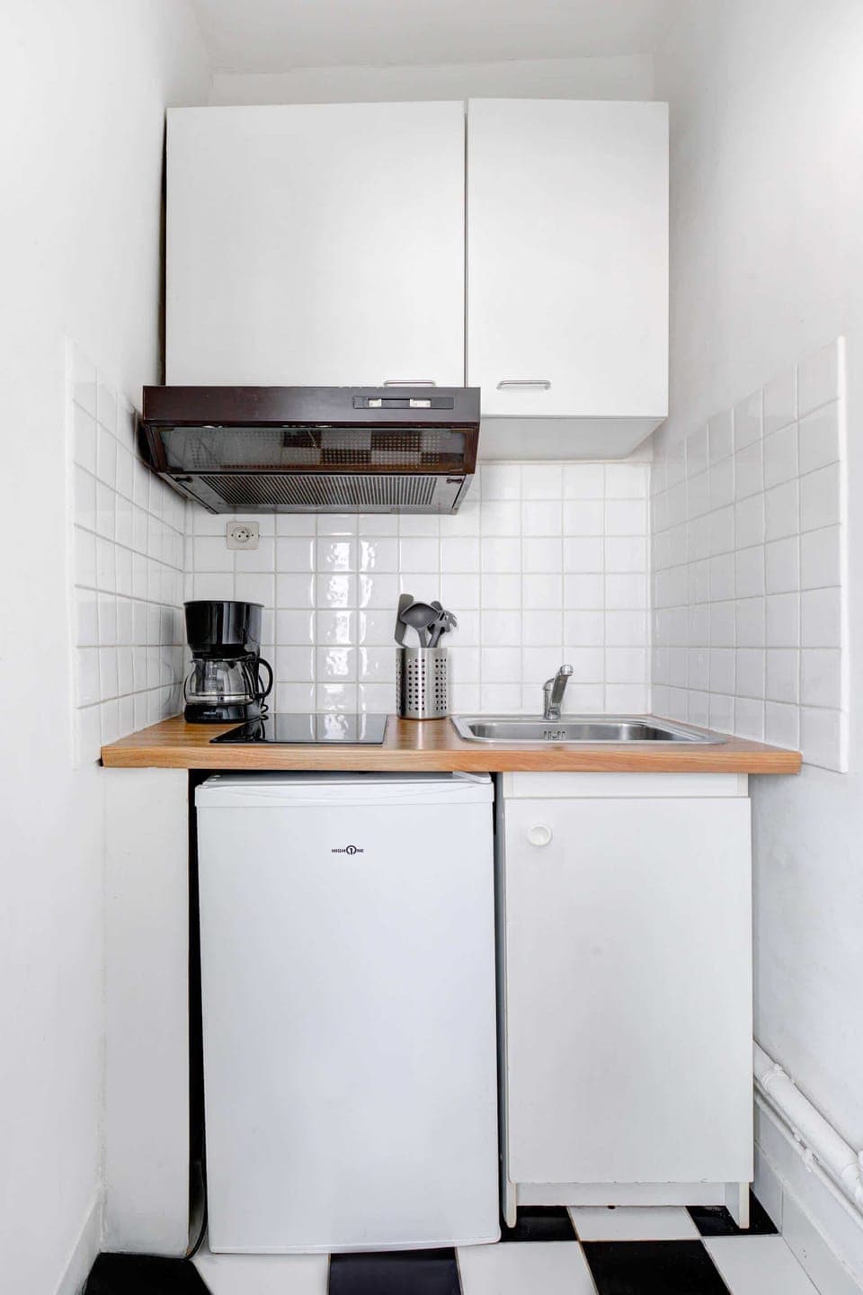 The kitchen is fully equipped to prepare a simple meal 