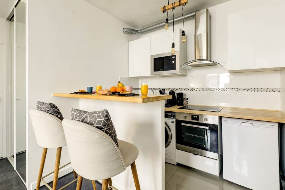 The kitchen and dining area