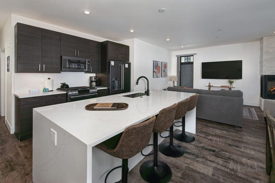 Bar area between kitchen and dining room.