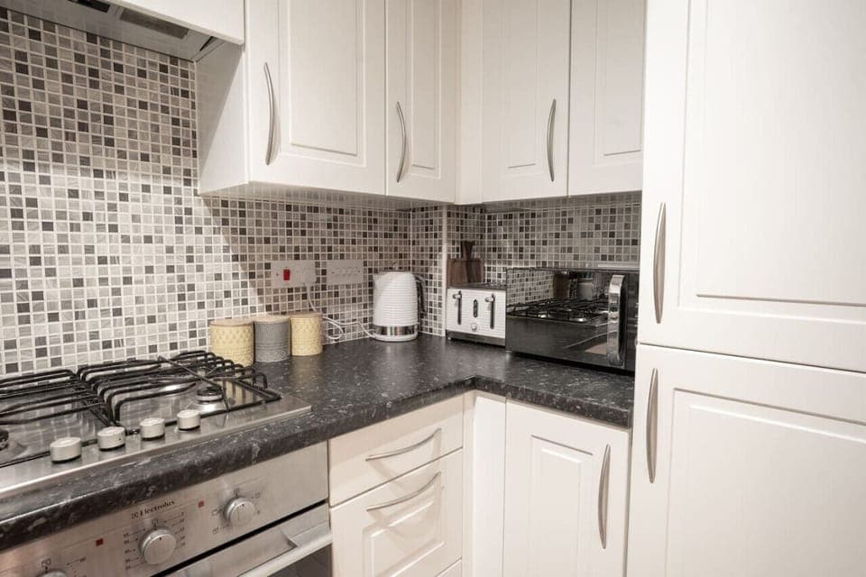 Kitchen: modern appliances take the stress out of cooking during your stay.