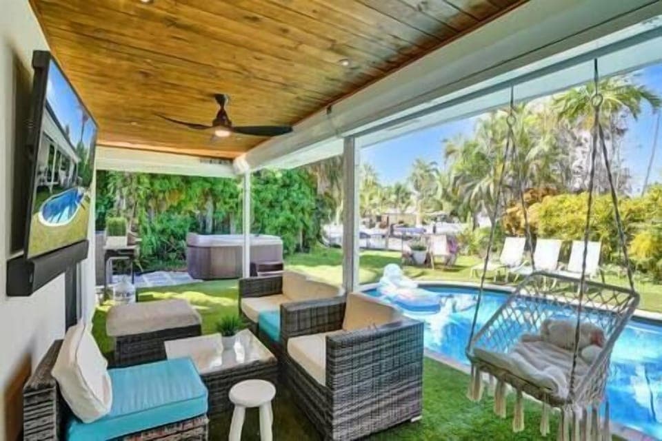 Outdoor seating with TV, Bar