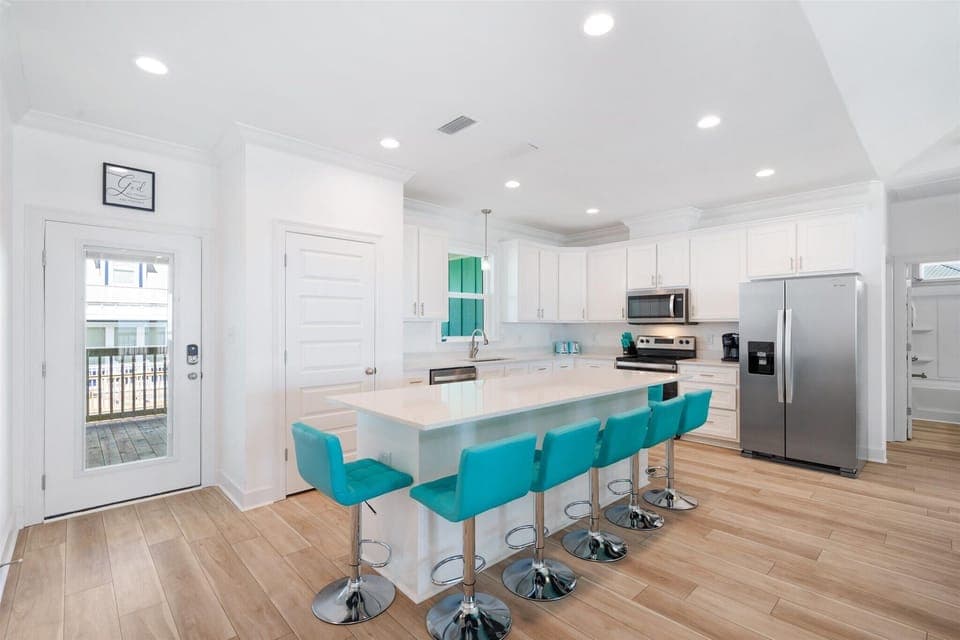 007 Hello Sunshine Kitchen Island Eating Area