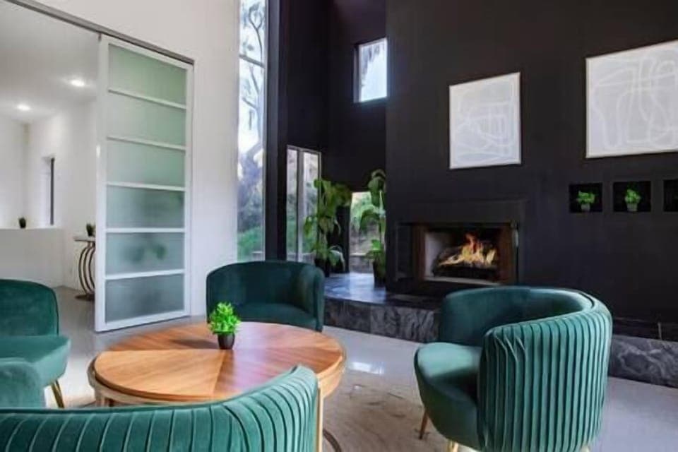 Family room with gas fire pit