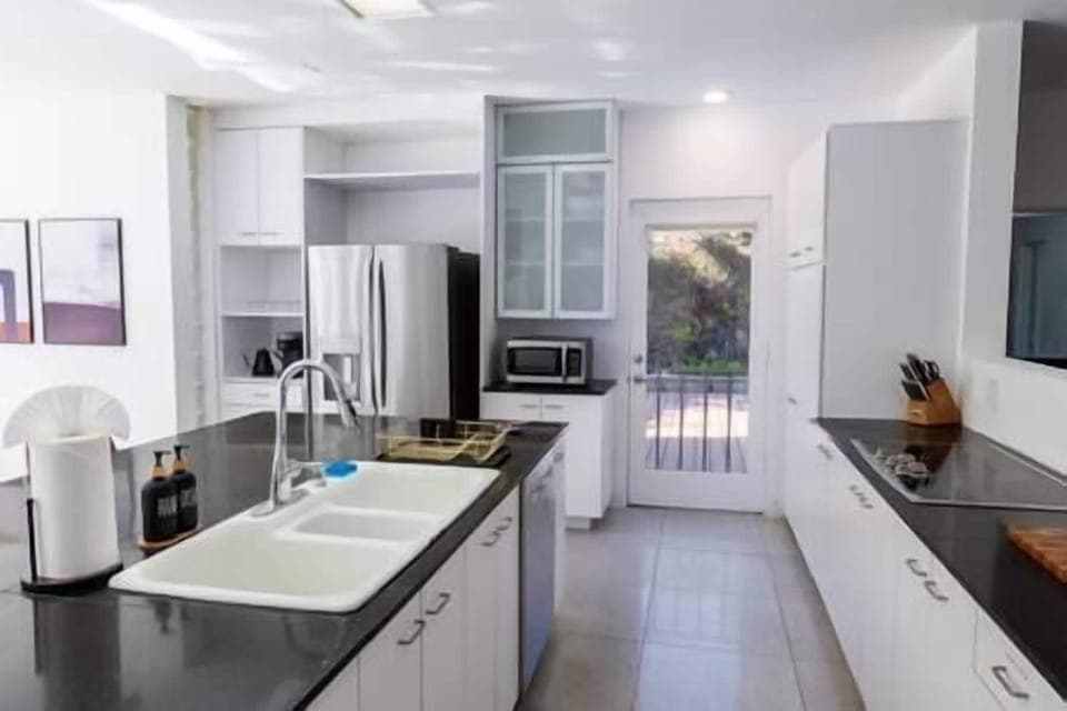 Kitchen equipped with everything you need to be the Gordon Ramsay of your group!