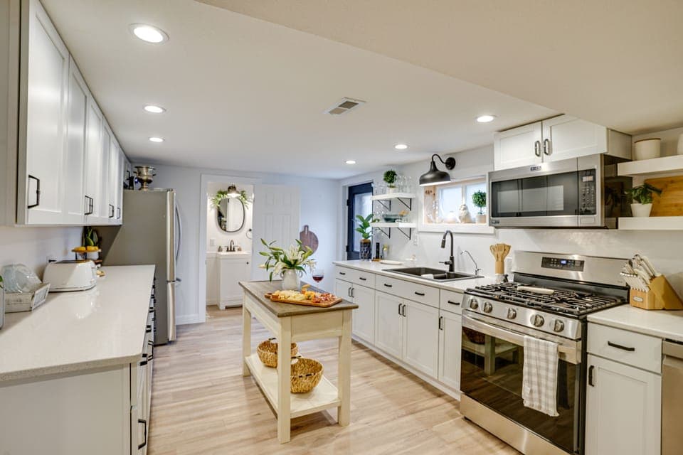 Kitchen | Cooking Basics | Keurig & Drip Coffee Maker | 1st Floor