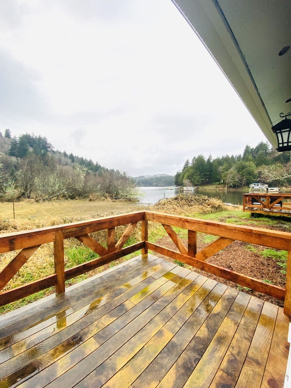 A glimpse of the lake