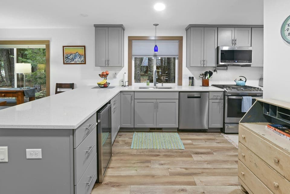 Newly remodeled kitchen with beverage fridge & brand new appliances
