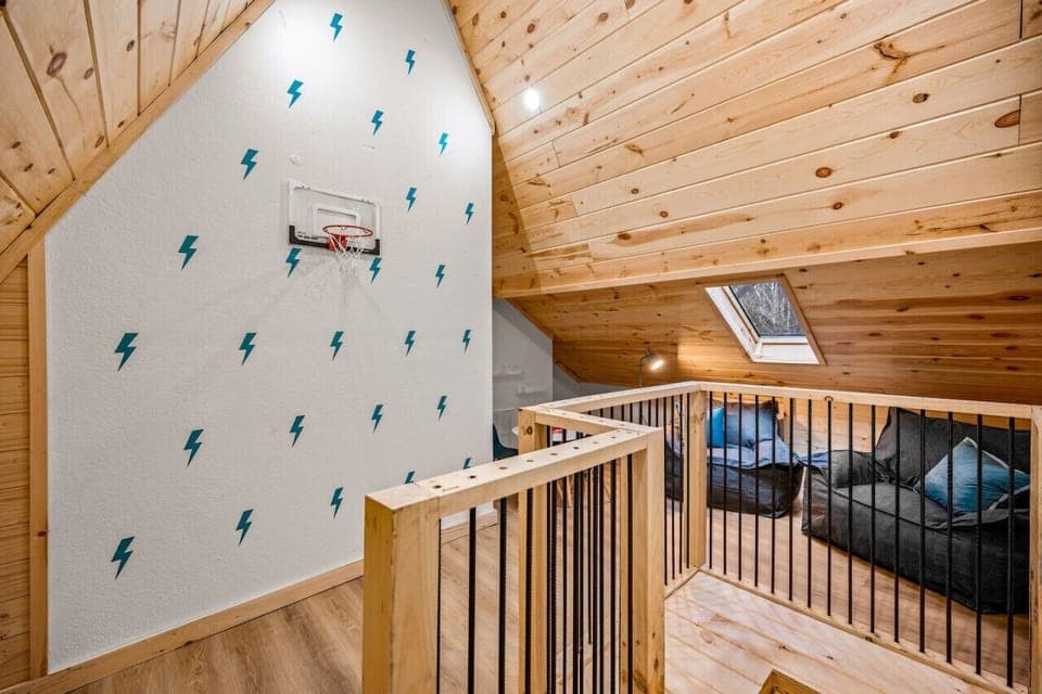 Loft area with comfy seating, basketball hoop and a kid's table!