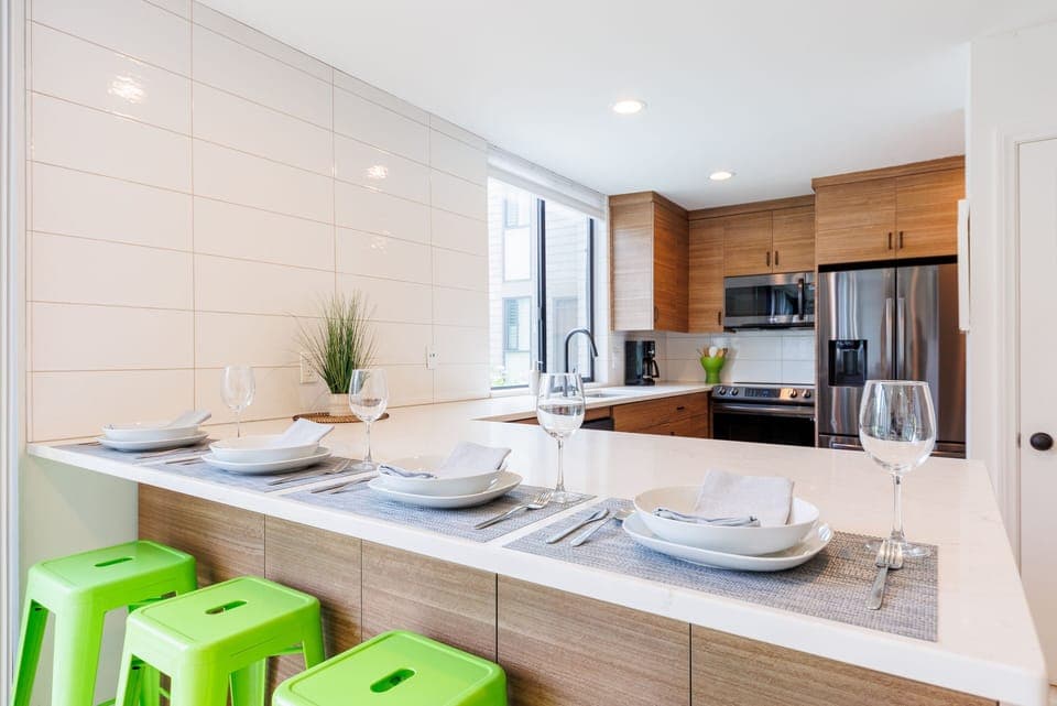 Convenient bar seating in addition to the dining table