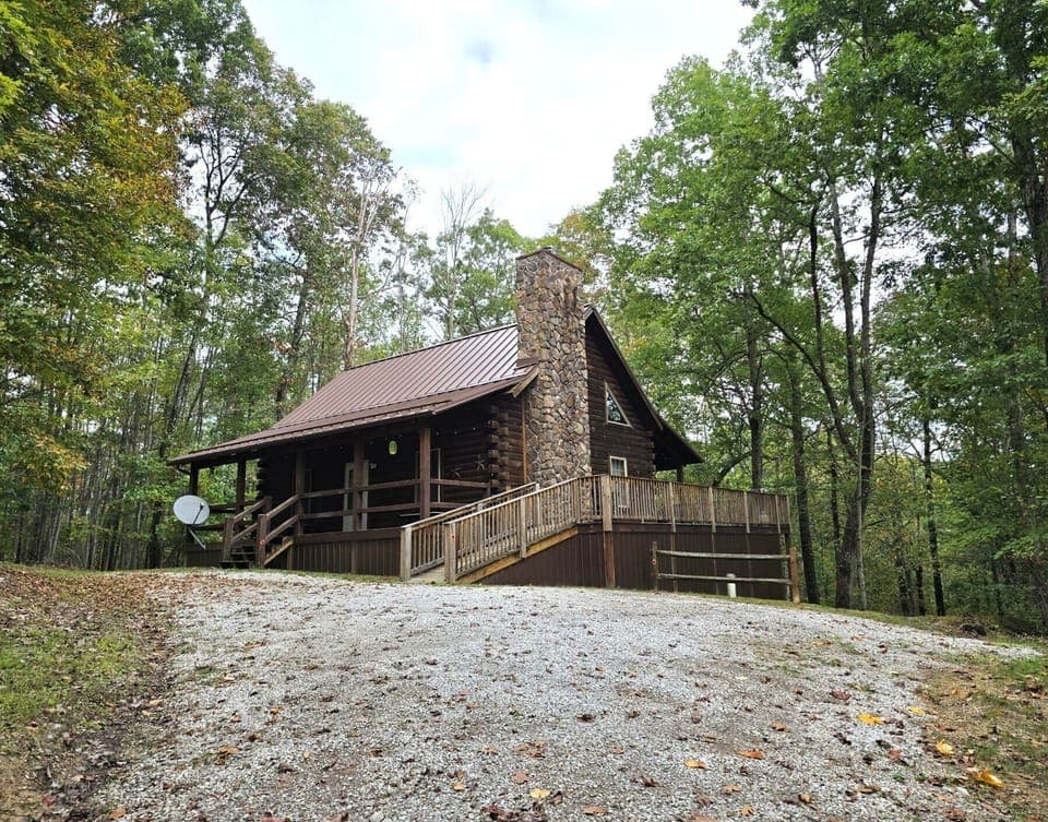 12 person cabin with 2 king beds, 1 queen and 6 single twins in the bunk loft