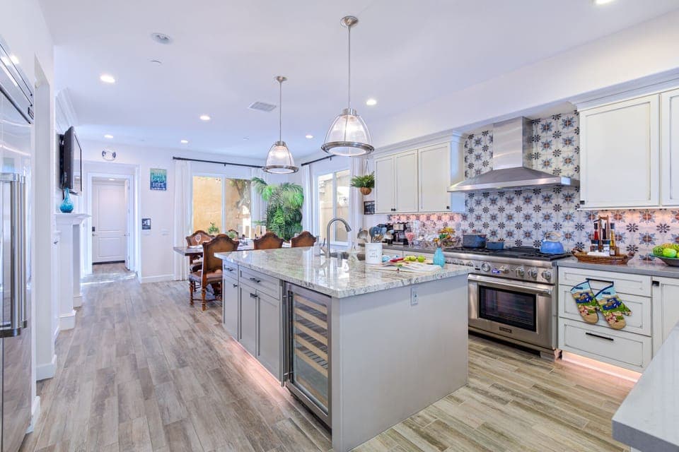 Large gourmet kitchen. Chef's dream, equipped with essentials & appliances 