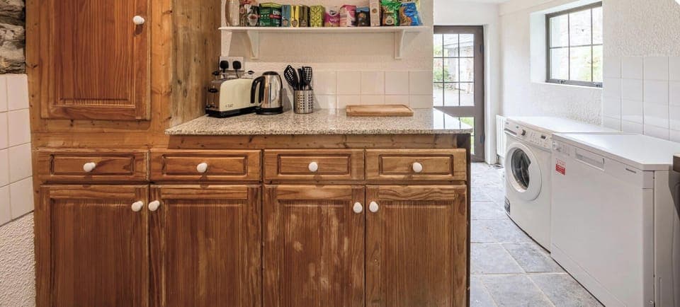 Shared Space Kitchen Ventry Farm Seaside Cottages Ventry County Kerry Ireland