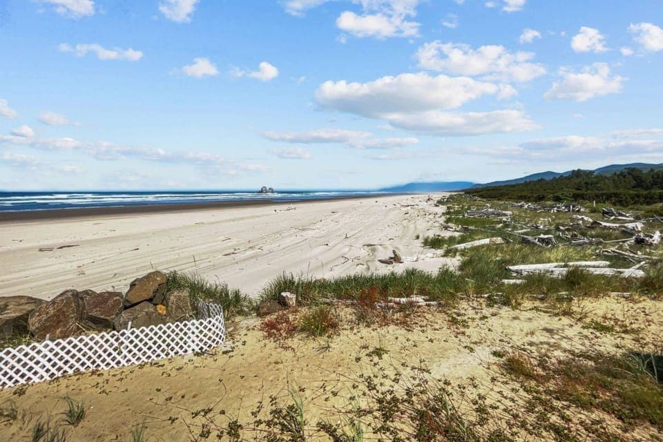 Welcome to Ocean's Edge Escape. We hope we get to host you at this lovely Rockaway Beach rental. Please reach out with any questions.