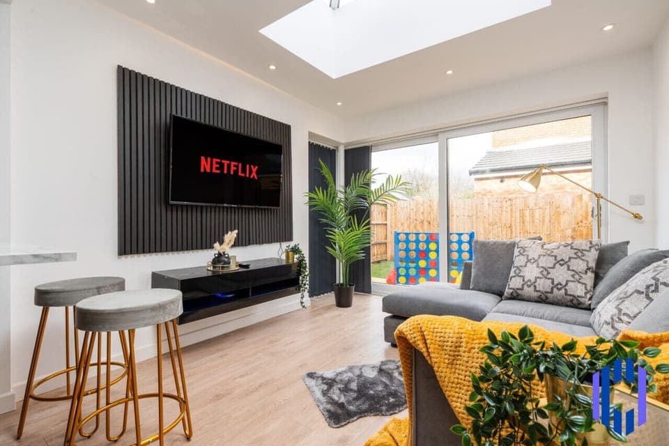 Living room - Open Plan with Heated floors - Sofa that sleeps 1 - 50` Smart TV loaded with Netflix, ambient lighting & fast Wi-Fi - Complimentary Games,  tea & coffee available for your enjoyment