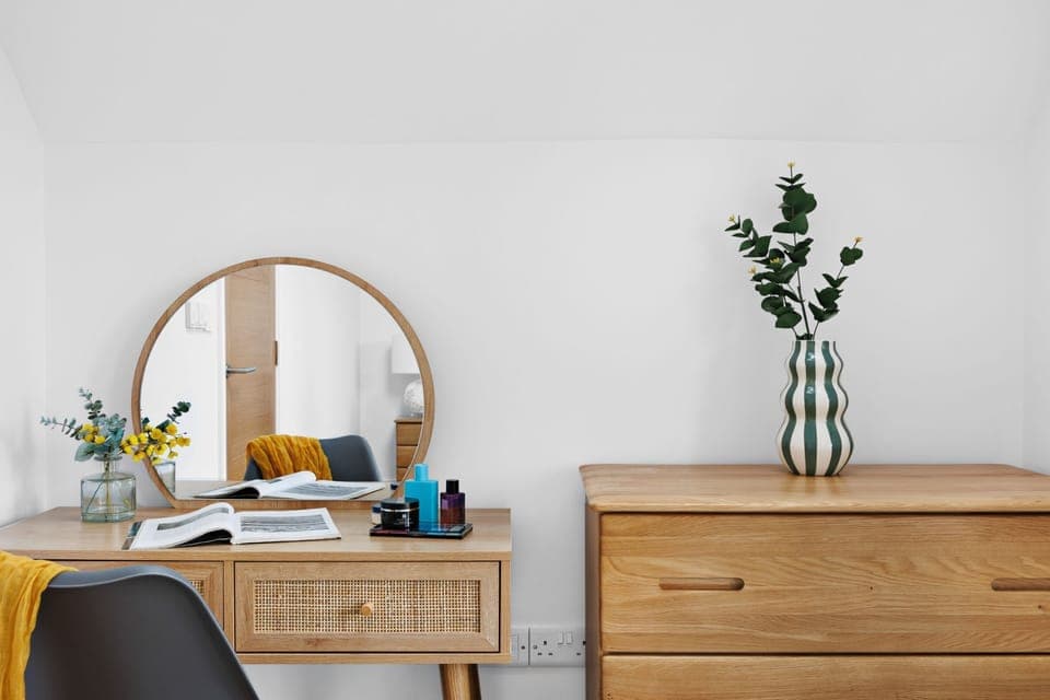 Vanity in bedroom 3 with drawers - 5 The Vista, Willingcott