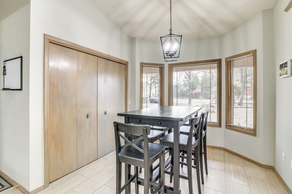 Breakfast Nook | Main Level