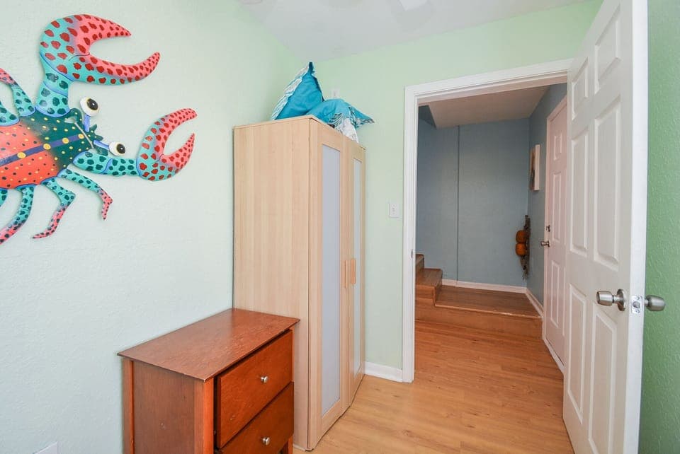 Your kids will love bedtime in our delightful rooms, making their stay extra special. 🏡🌼🛌