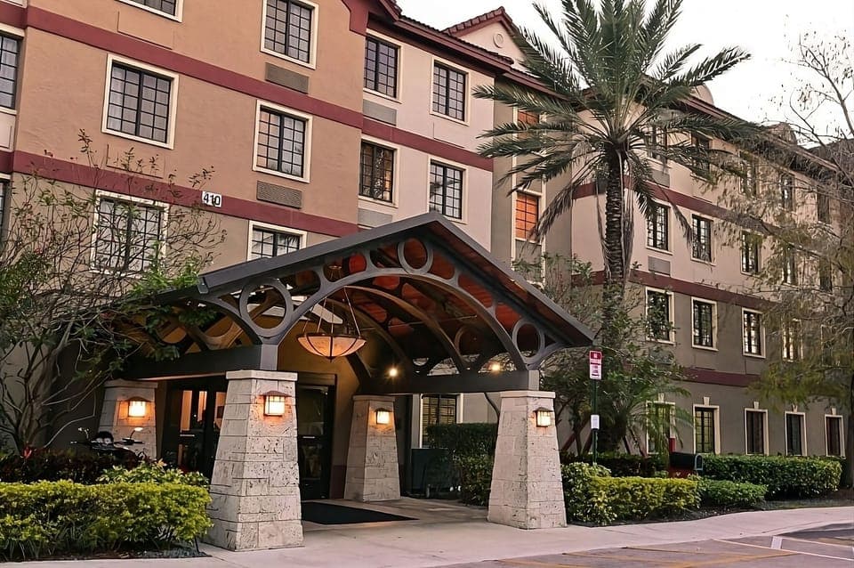 Pull up easily to a welcoming, well-kept hotel exterior.