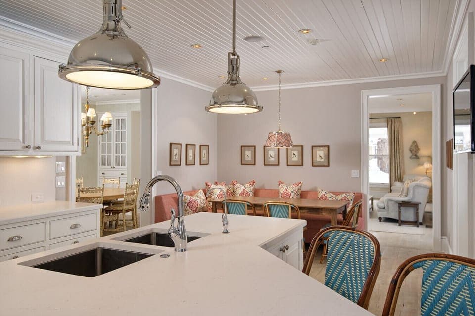Kitchen & Breakfast Nook