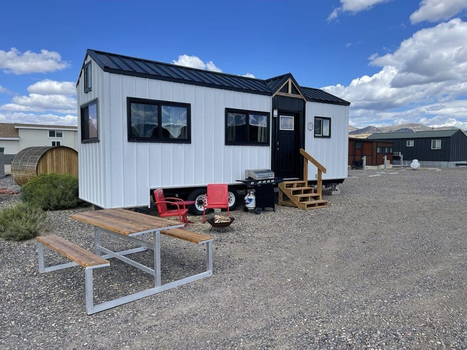 Hay20Flat20exterior