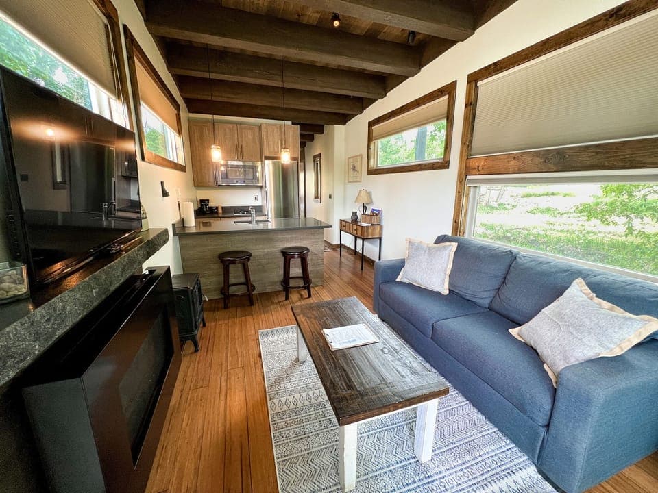 Wheel20haus20interior204