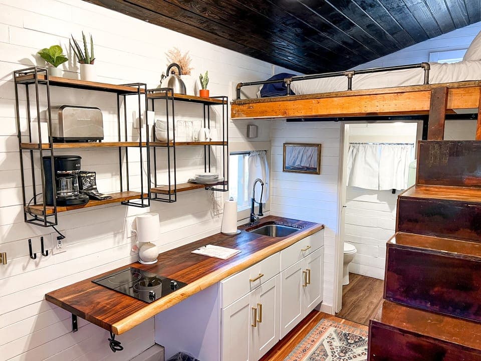 Tiny20420interior203